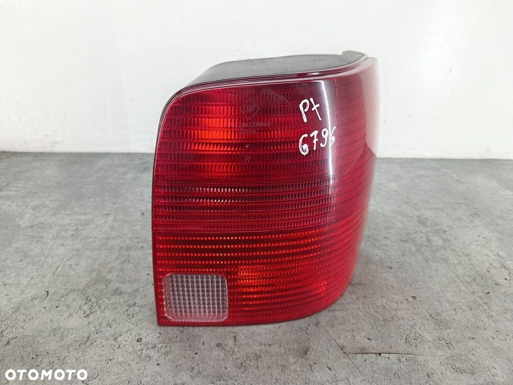 LAMPA TYLNA PRAWA VW PASSAT B5 3B9945112F KOMBI - 1