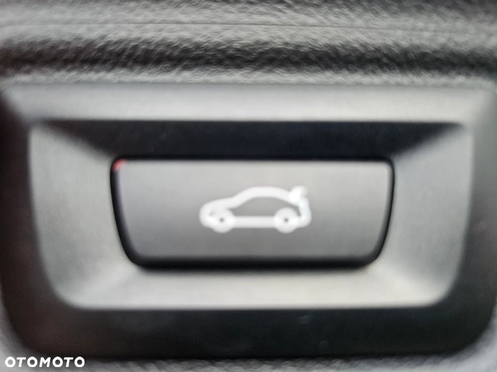 BMW Seria 3 320d xDrive M Sport Shadow - 29