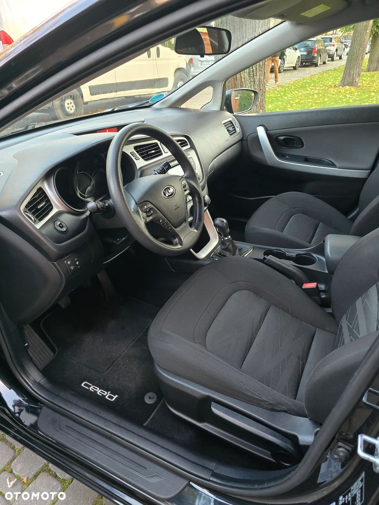 Kia Ceed - 36