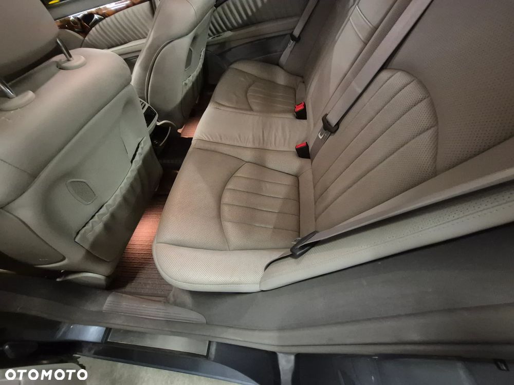 Mercedes-Benz Klasa E 500 4Matic Automatik Elegance - 32