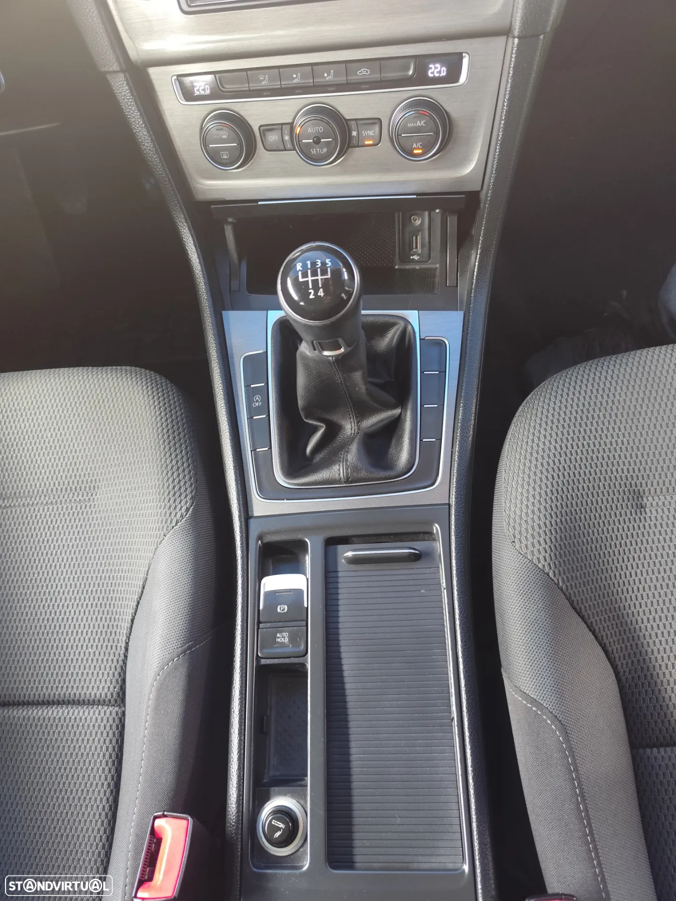 VW Golf 1.6 TDi Confortline - 38