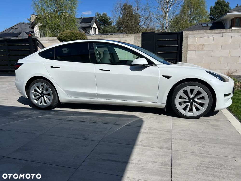 Tesla Model 3 - 4