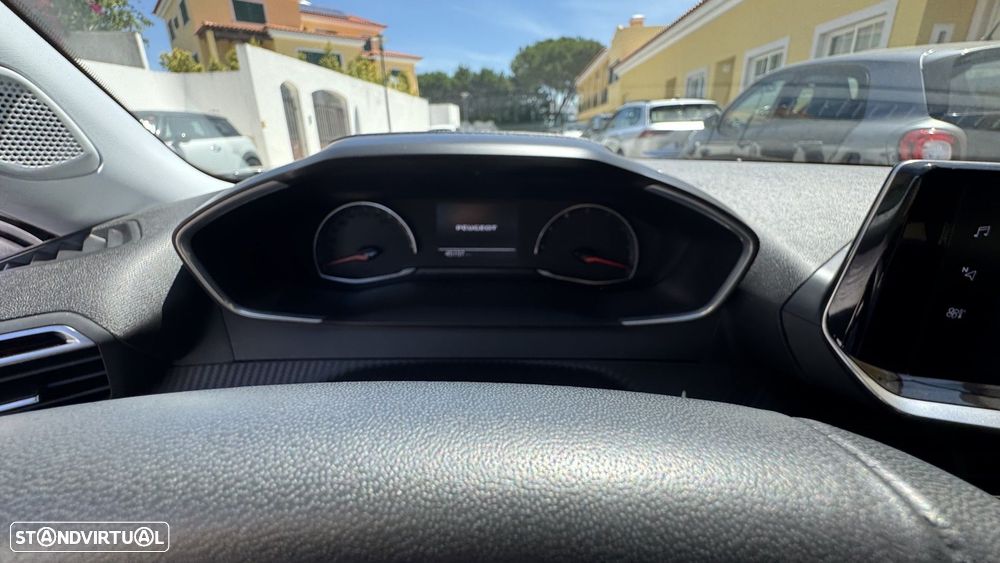 Peugeot 2008 1.2 PureTech Allure EAT8 - 13