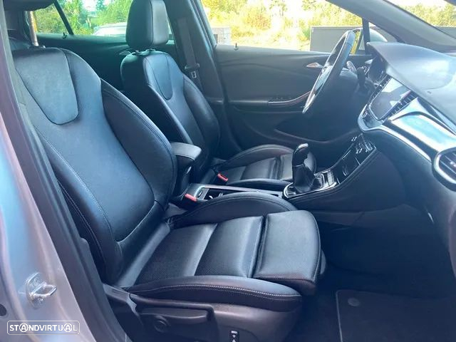 Opel Astra Sports Tourer - 30