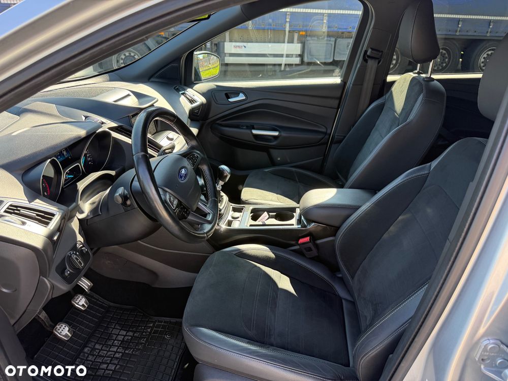 Ford Kuga 1.5 EcoBoost 2x4 ST-Line - 24