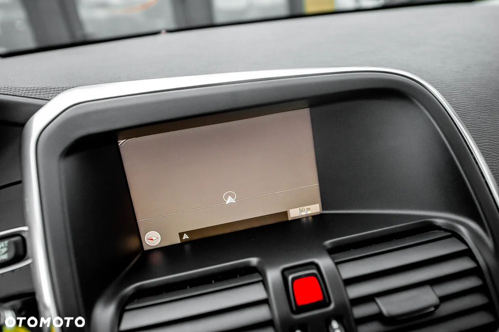 Volvo XC 60 2.4D AWD R-Design - 27