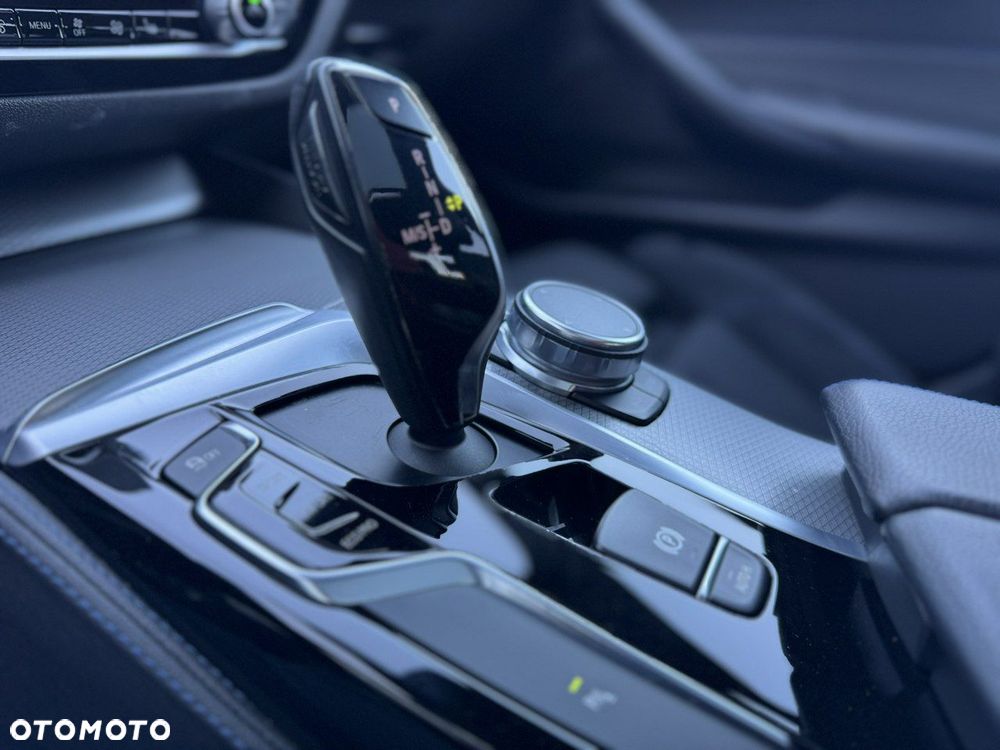 BMW Seria 5 520i M Sport sport - 27