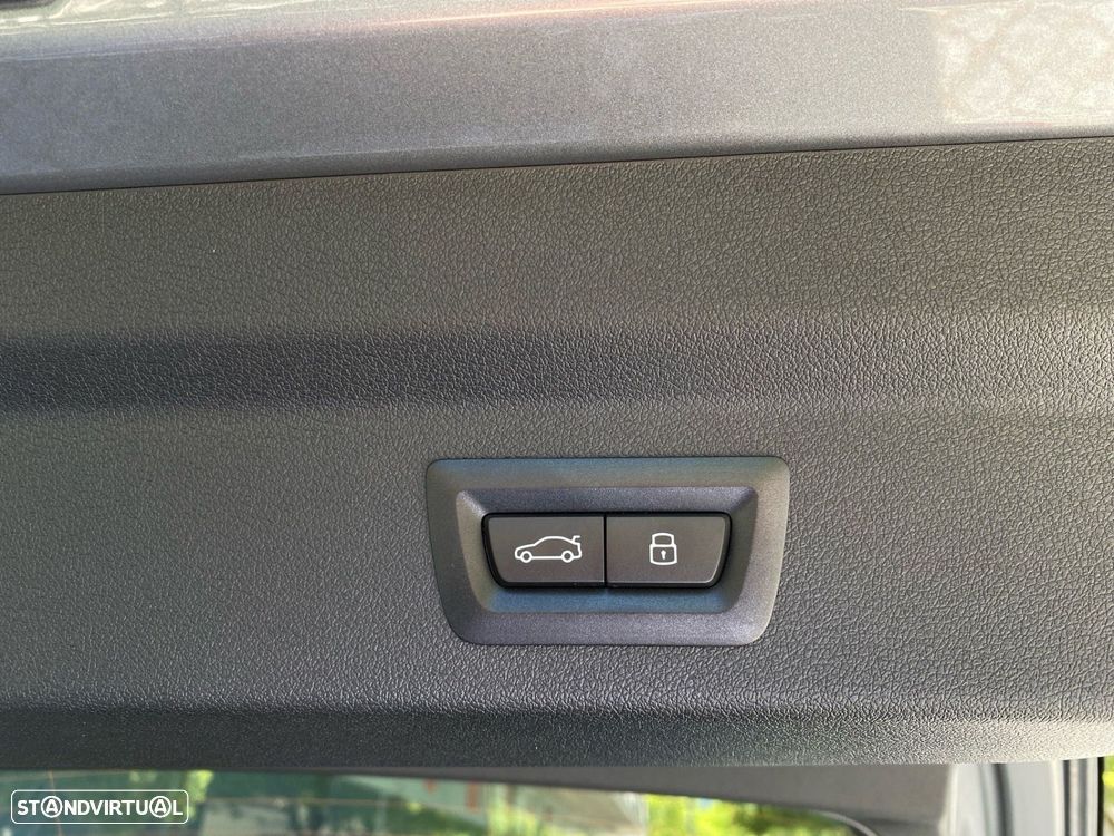 BMW iX2 eDrive20 Pack Desportivo M - 18