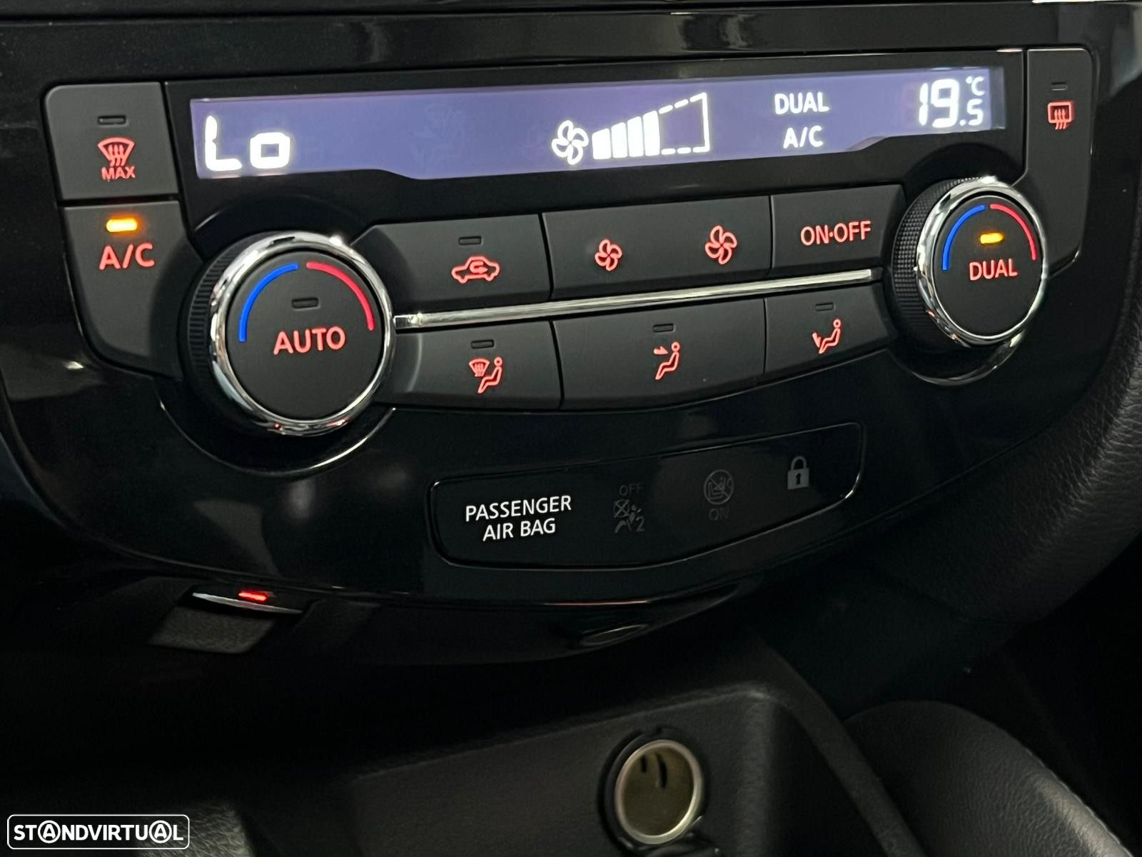 Nissan Qashqai 1.3 DIG-T N-Connecta J18 - 17