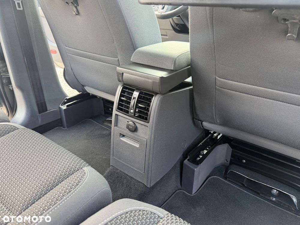 Volkswagen Touran 2.0 TDI DPF MATCH - 25