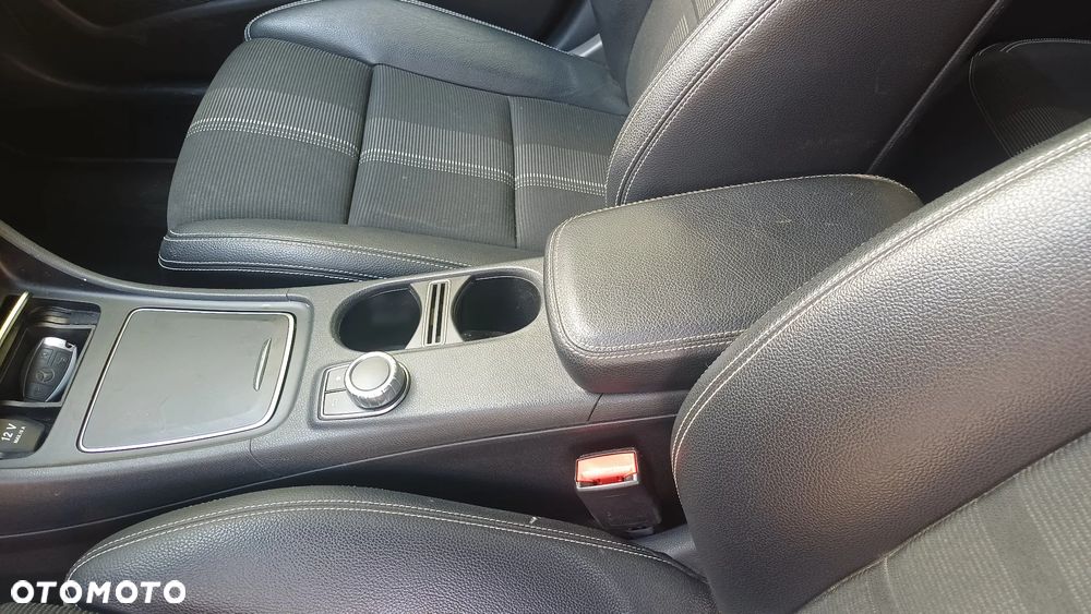 Mercedes-Benz GLA 220 d 4Matic 7G-DCT StreetStyle - 23