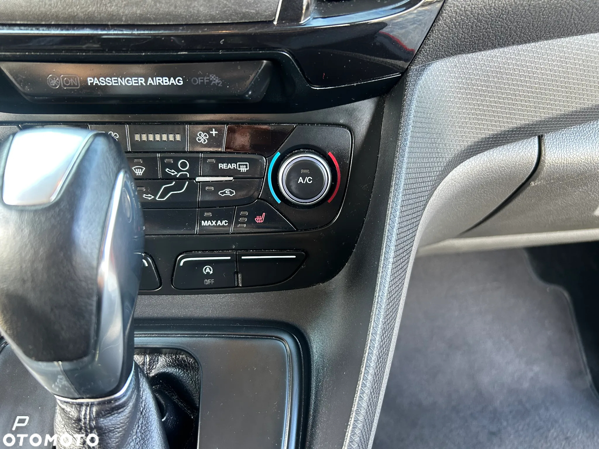 Ford Tourneo Connect 1.5 EcoBlue Titanium PowerShift - 36