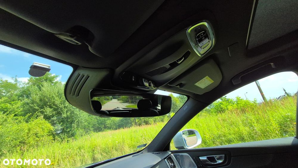 Volvo XC 60 T5 AWD R-Design - 27
