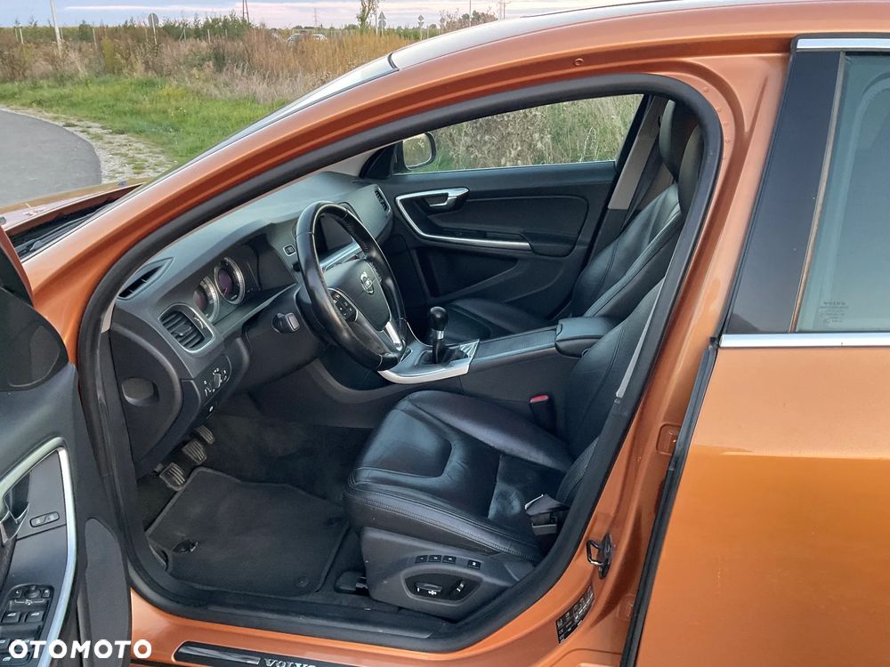 Volvo S60 D3 R-Design - 9