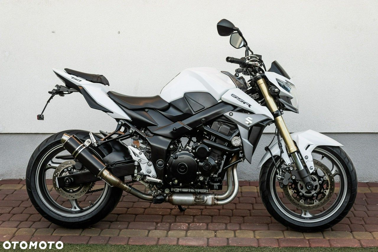 Suzuki GSR - 2