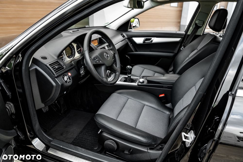 Mercedes-Benz Klasa C 220 CDI DPF Avantgarde - 17