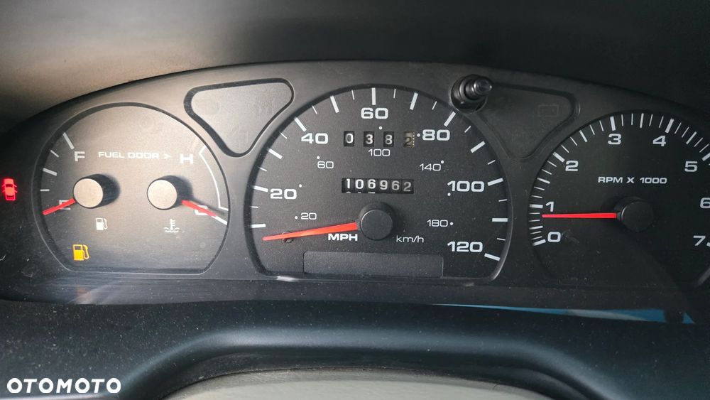 Ford Taurus - 9