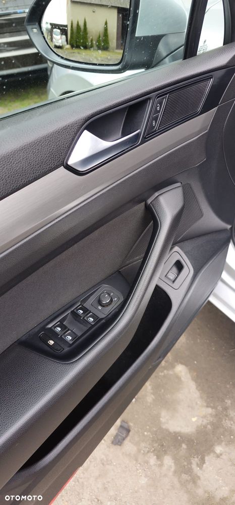 Volkswagen Passat - 12