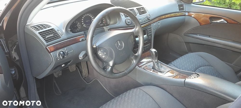 Mercedes-Benz Klasa E 200 Kompressor Classic - 13