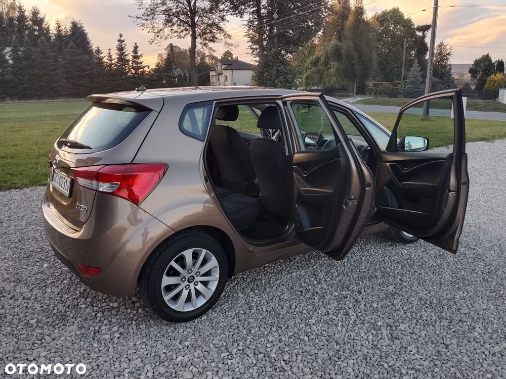 Hyundai ix20 1.4 Premium - 19