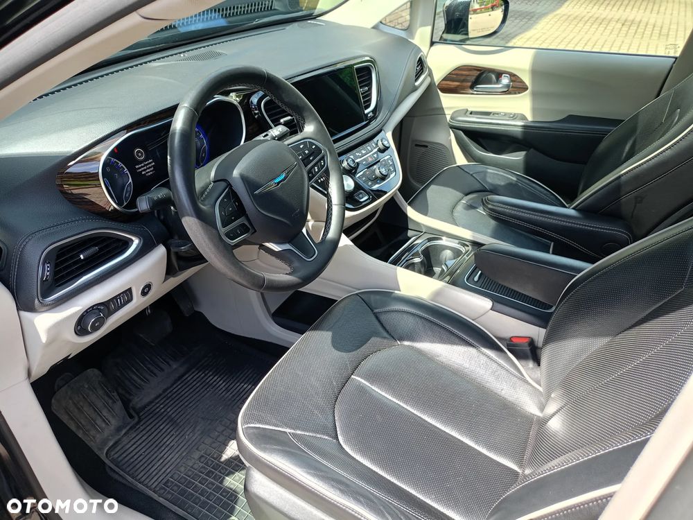 Chrysler Pacifica - 18