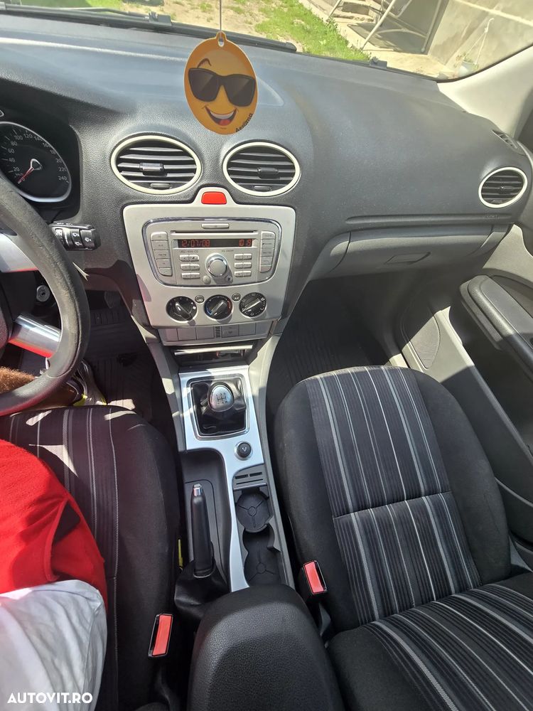 Ford Focus 1.6 Ghia - 6