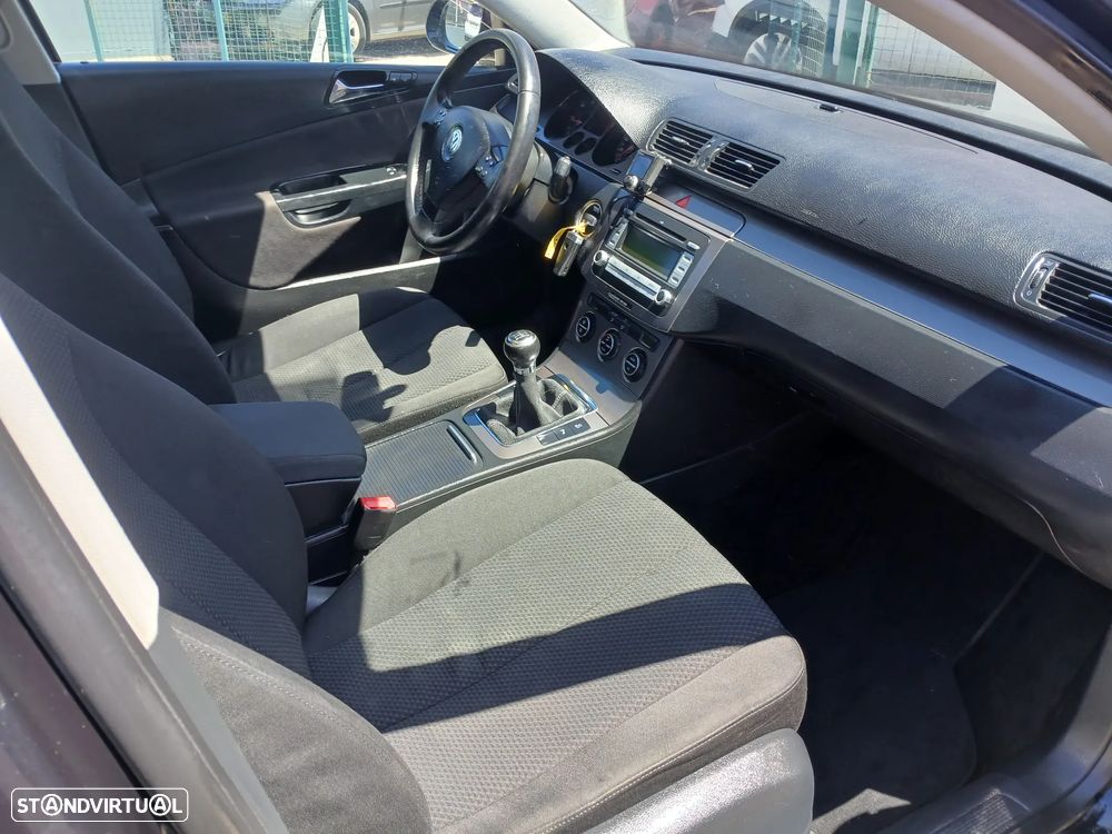 VW Passat 2.0 TDI Trendline - 21