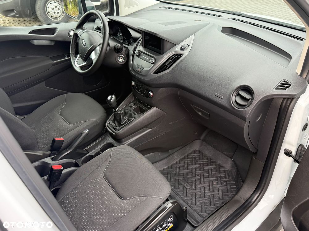 Ford Transit Courier - 26