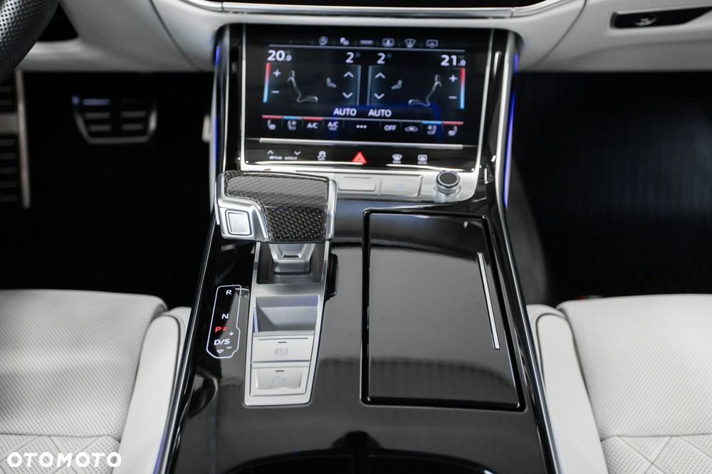 Audi S8 - 37