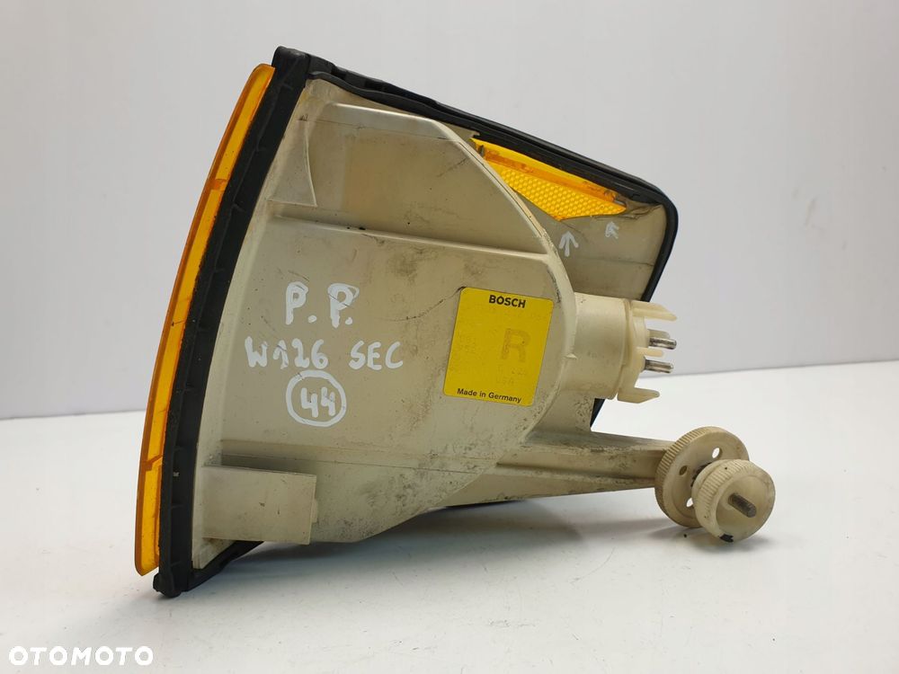 Mercedes W126 COUPE SEC PRAWY KIERUNKOWSKAZ Przód - 3