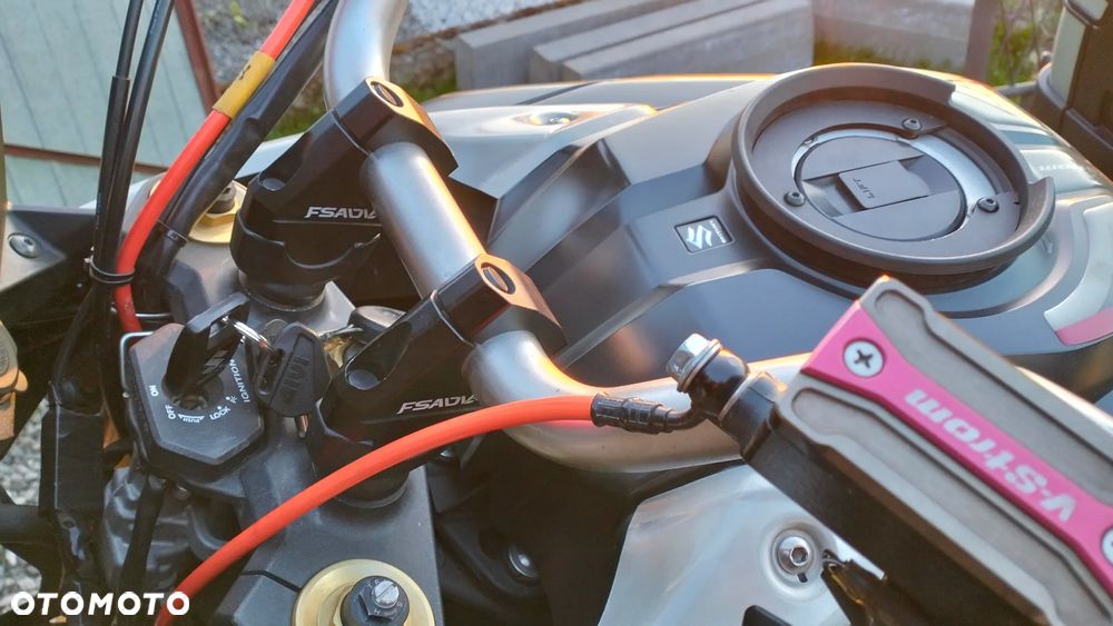 Suzuki V-STROM - 8