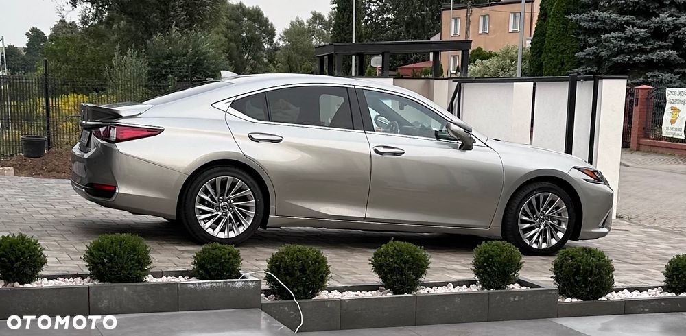 Lexus ES 300h Prestige - 4
