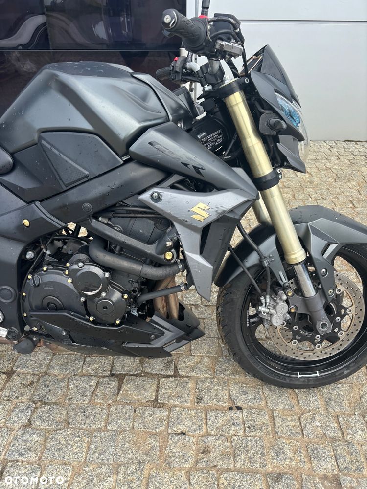 Suzuki GSR - 9