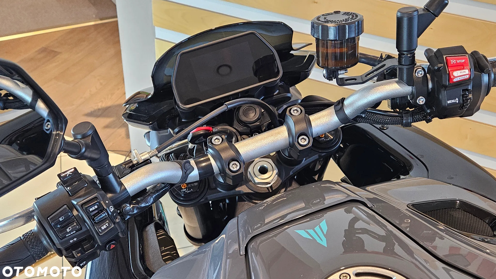 Yamaha MT - 7