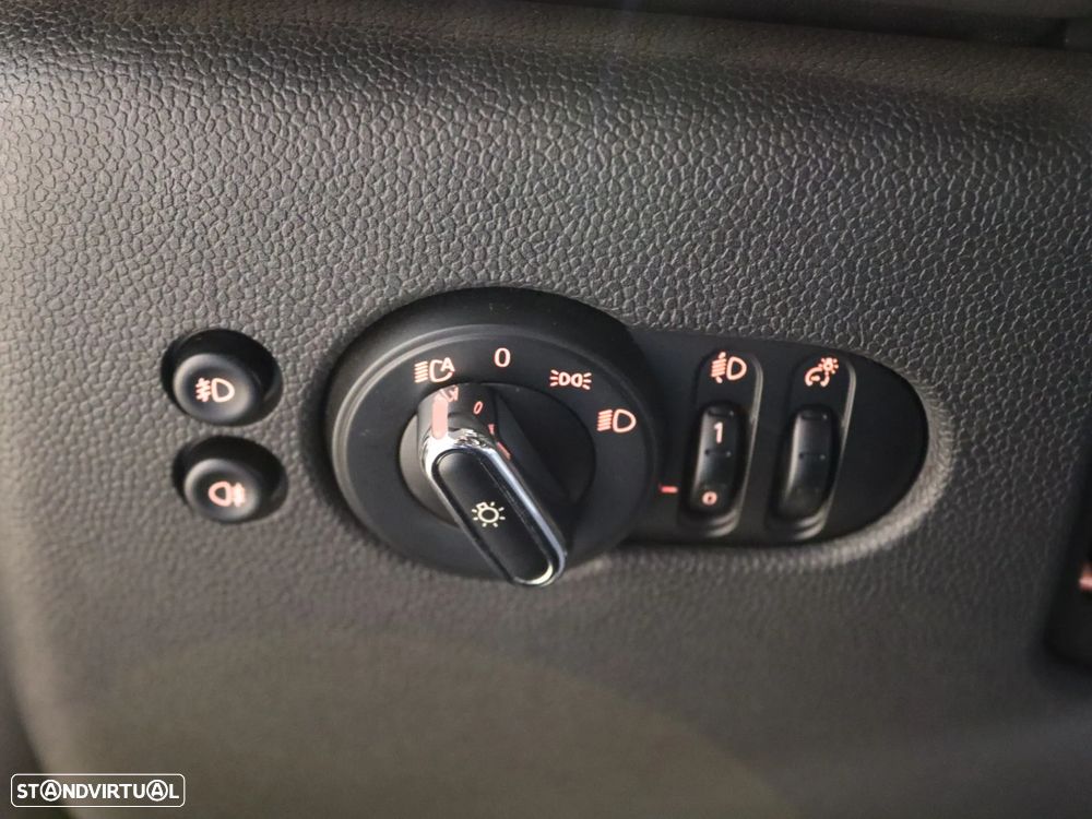 MINI 5 Portas Cooper D - 18