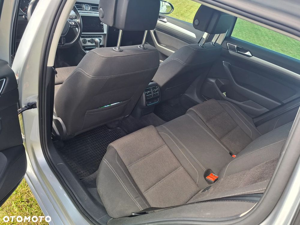 Volkswagen Passat 2.0 TDI (BlueMotion Technology) DSG Comfortline - 13