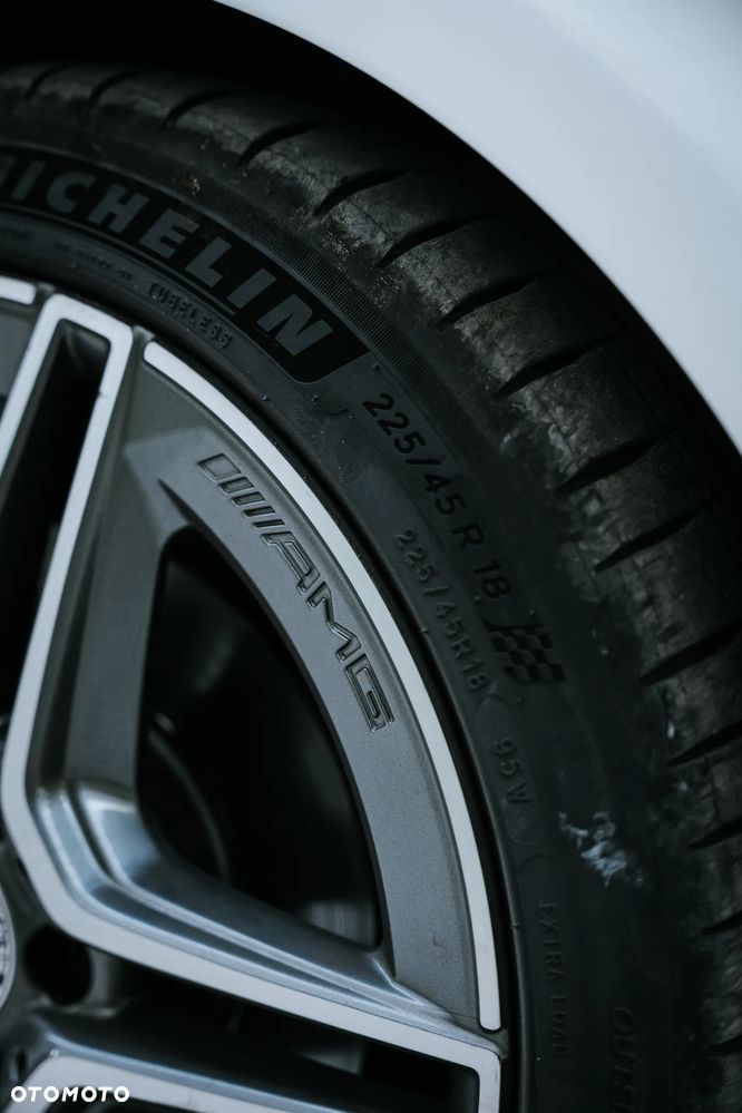 Mercedes-Benz CLA 180 AMG Line 7G-DCT - 13