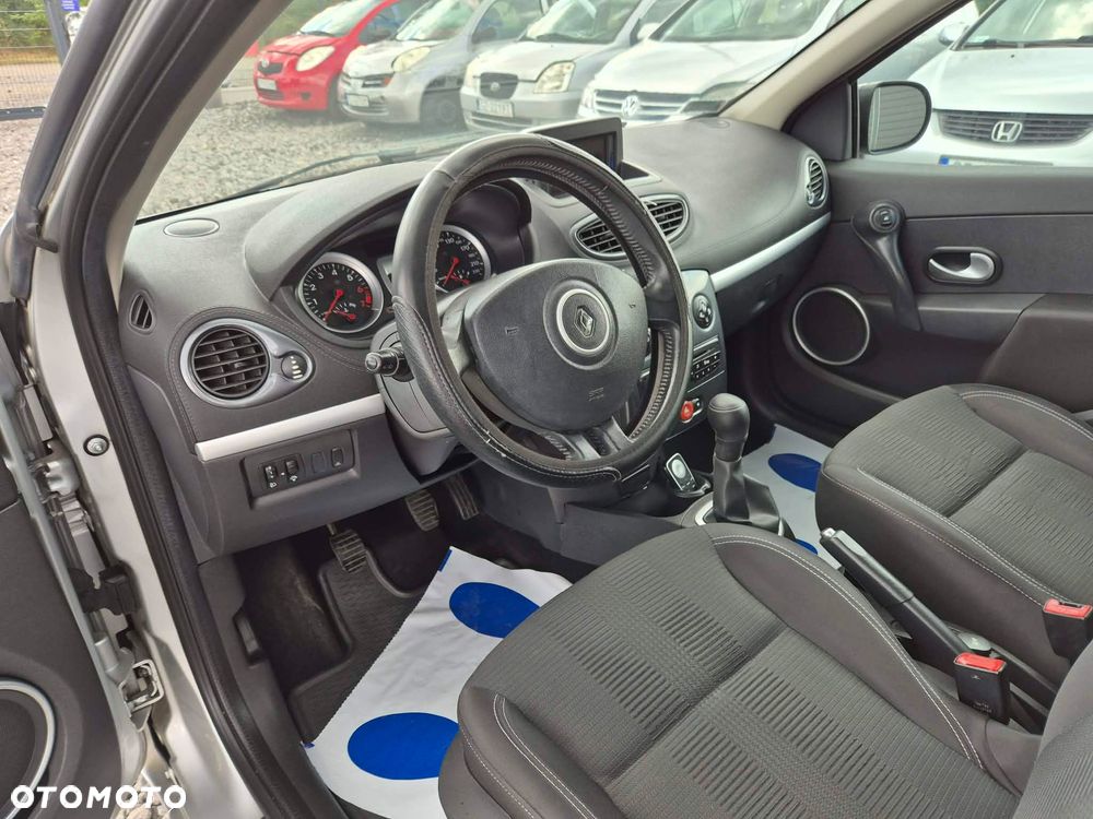 Renault Clio - 23