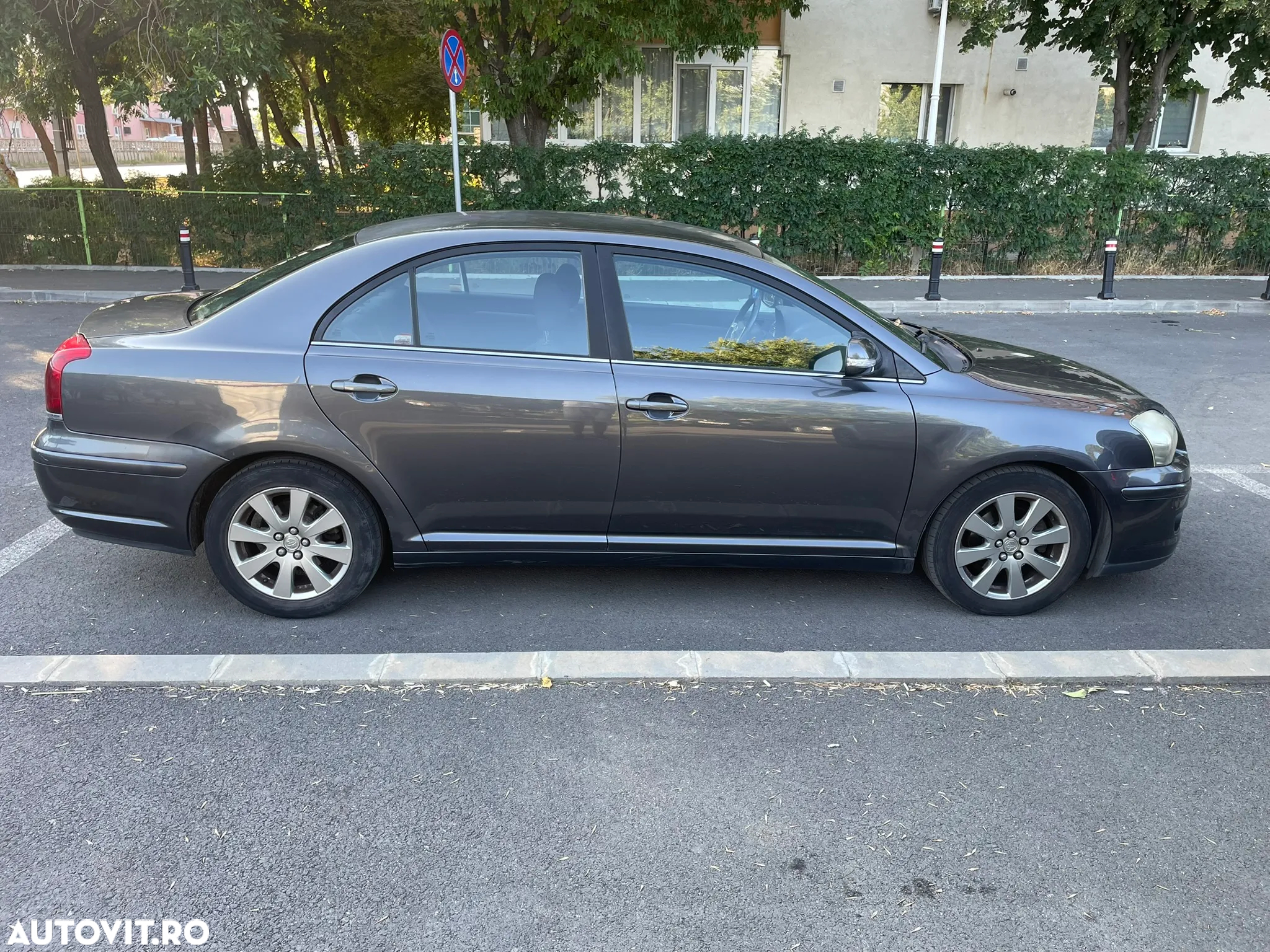 Toyota Avensis 1.6 Sedan Terra - 4
