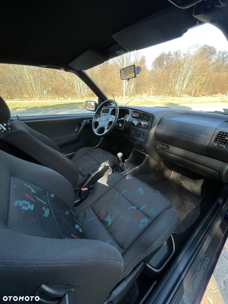 Volkswagen Golf 1.8 GL - 29