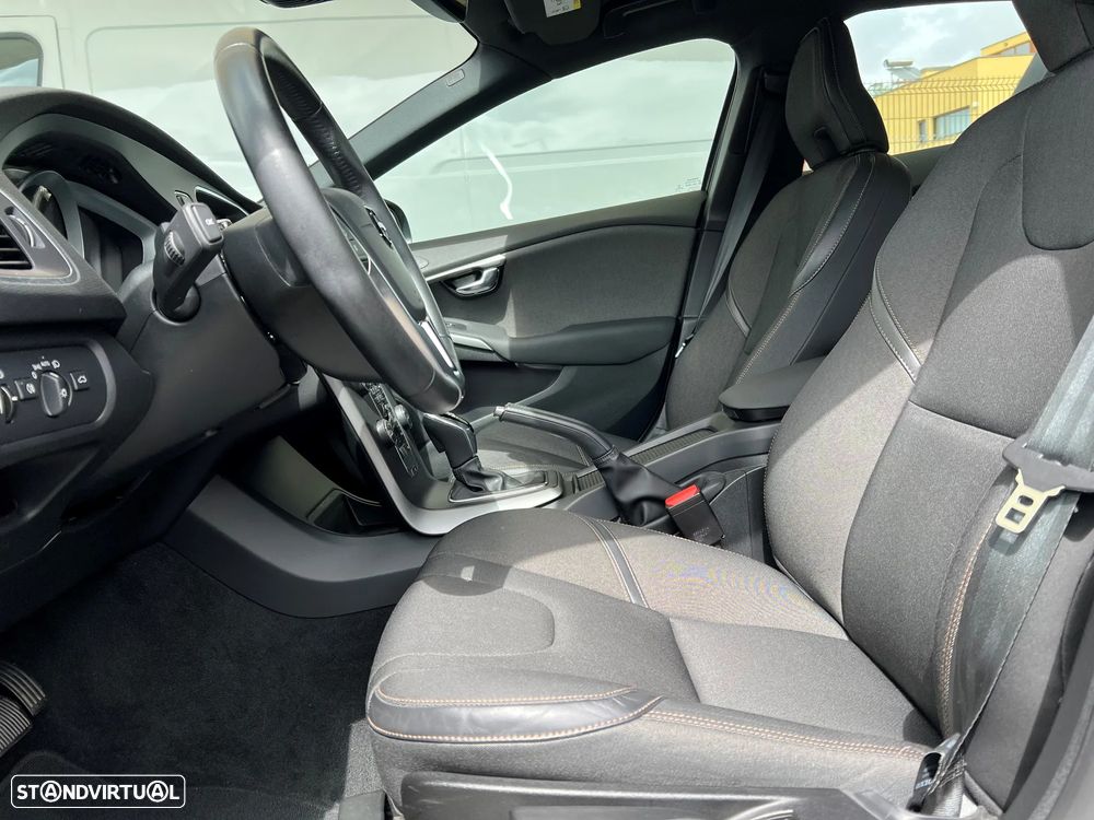 Volvo V40 Cross Country 1.5 T3 Plus Geartronic - 23