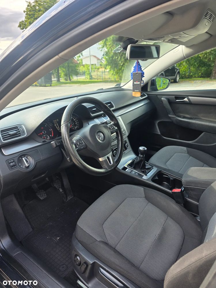 Volkswagen Passat 1.6 TDI Comfortline - 23
