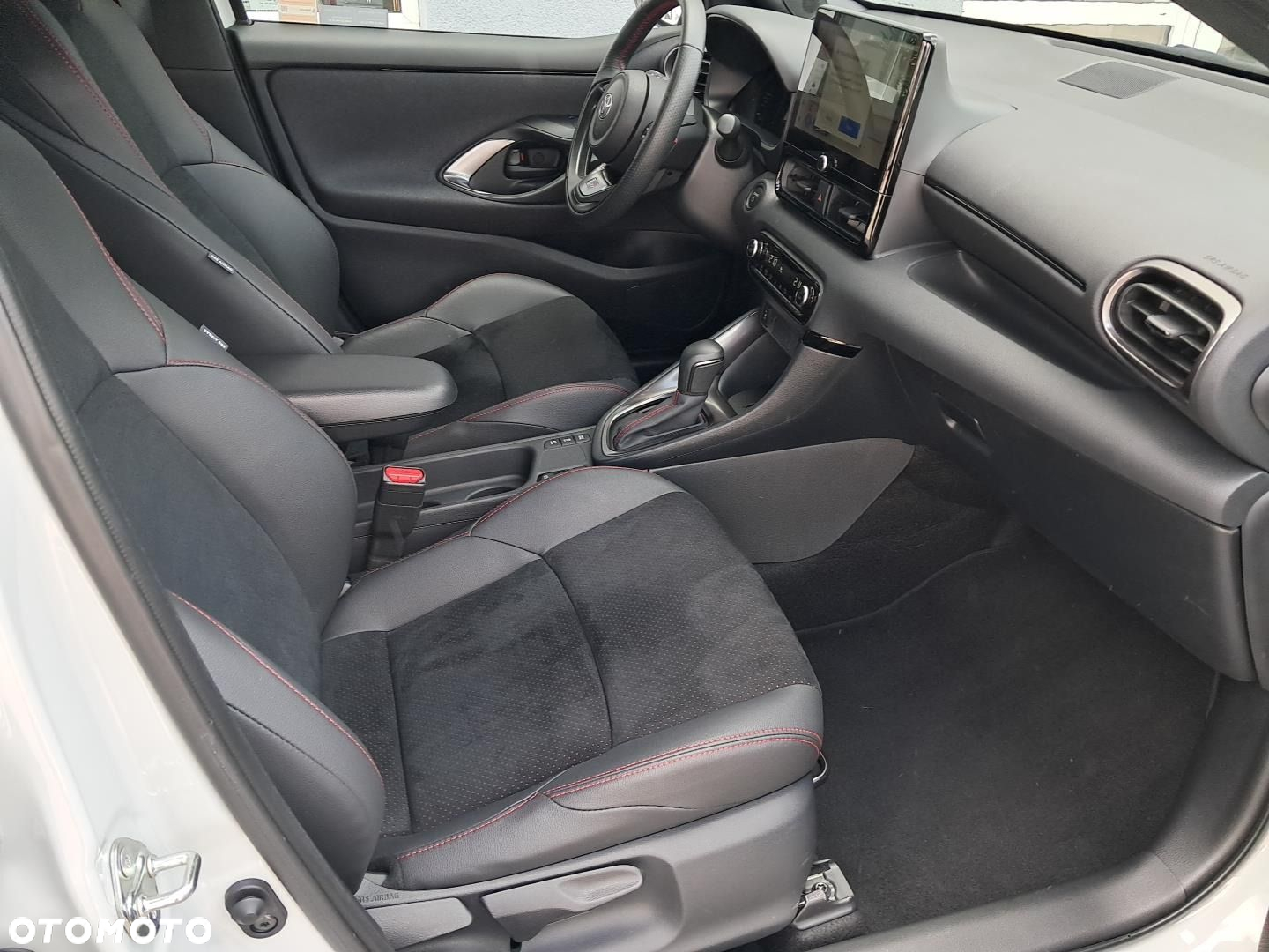 Toyota Yaris Hybrid 1.5 GR Sport - 10