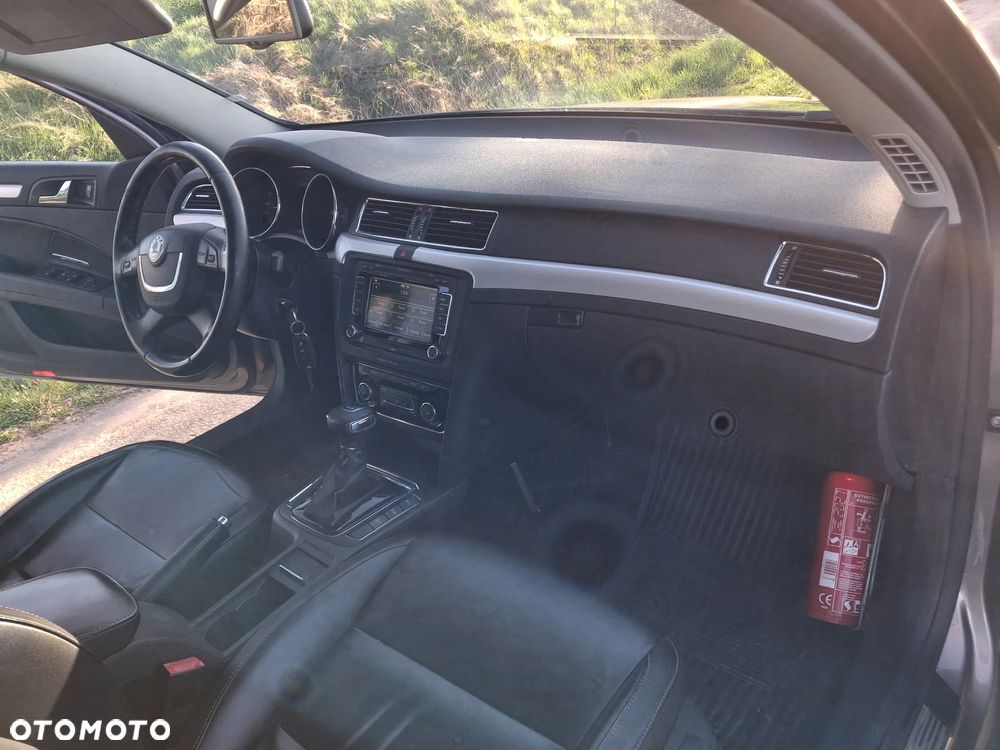 Skoda Superb 2.0 TDI DSG Ambition - 8