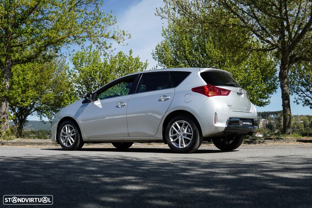 Toyota Auris 1.4 D-4D Exclusive+P.Sport - 21