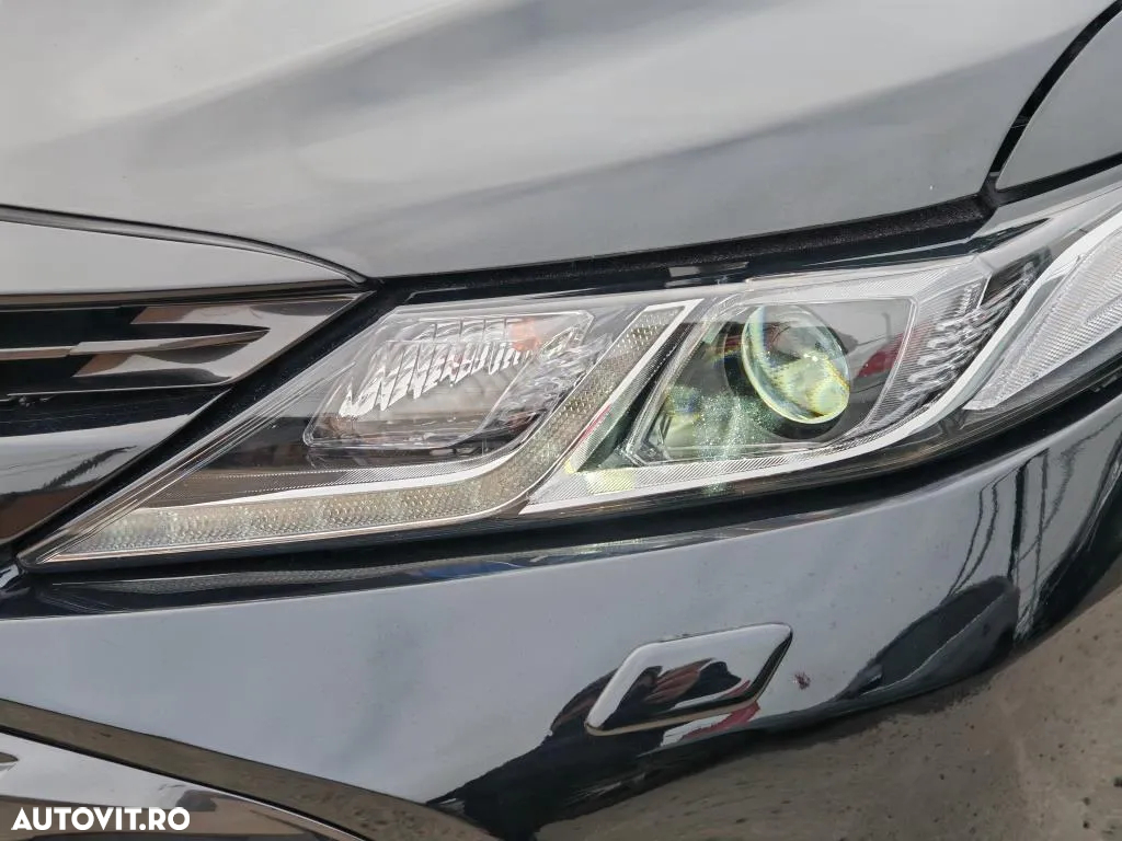 Toyota Camry 2.5 Hybrid Business - 35