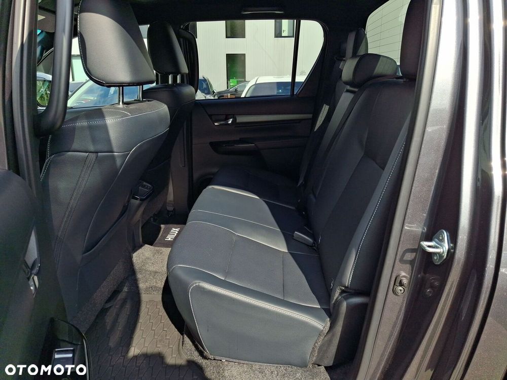 Toyota Hilux 2.8 D-4D mHEV Double Cab Invincible 4x4 - 13