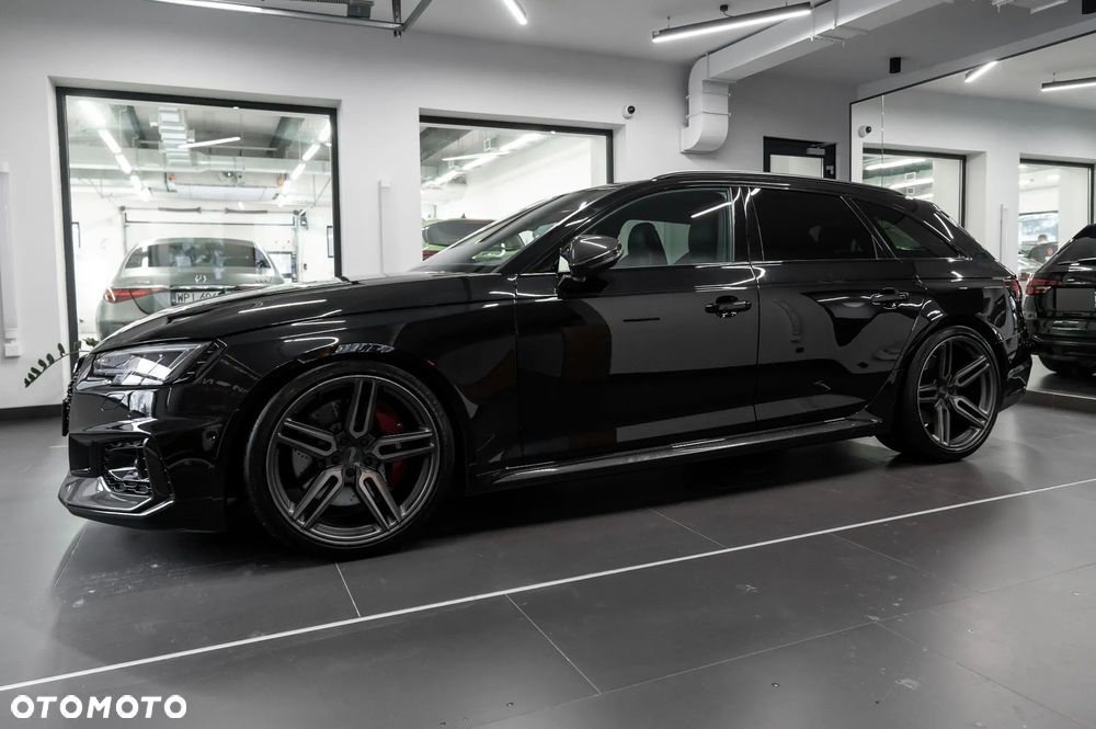 Audi RS4 Limousine - 5