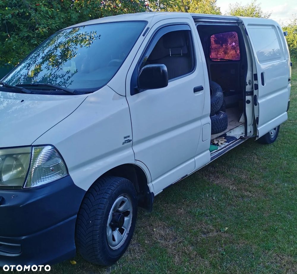 Toyota HIACE - 1