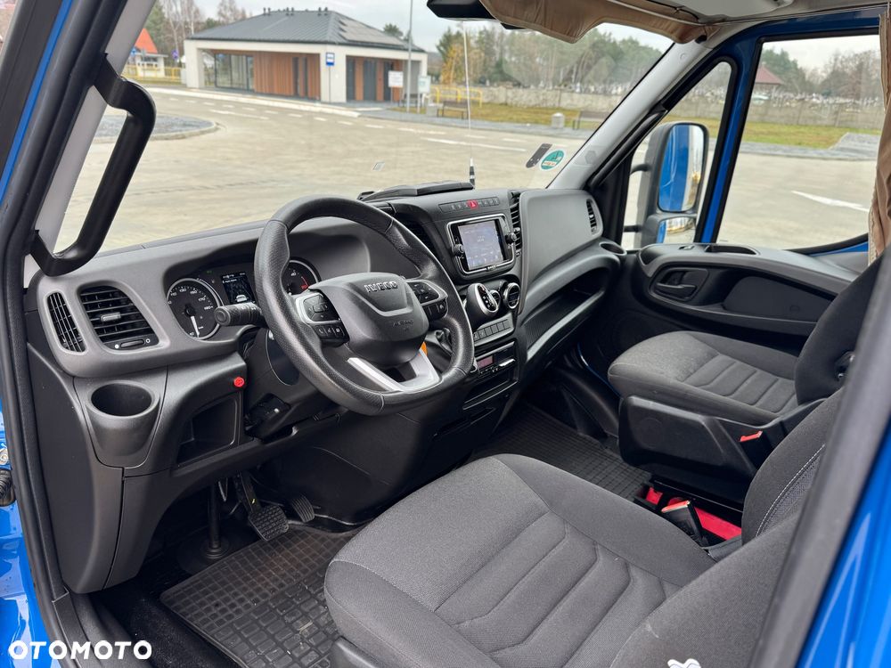 Iveco Daily 2023r Hi-Matic‼️70C21H‼️Winda Bar 1000KG // Plandeka 15 Palet Firanka‼️Spanie z tyłu Spojtrak XL Poduszki Pneumatyczne Wysokość rampowa Full LED Tempomat Salon Polska DMC7200KG Faktura Vat 23% TwinCab - 41